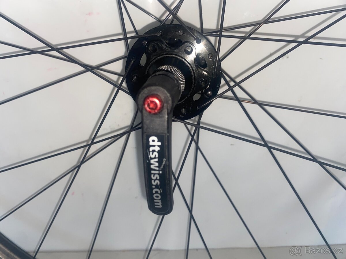 Přední kolo Specialized osa dt swiss