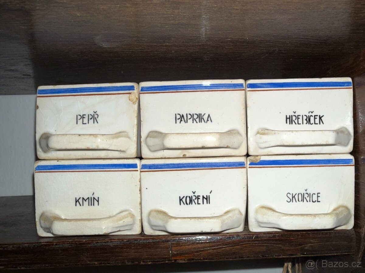 Sada porcelánových kořenek