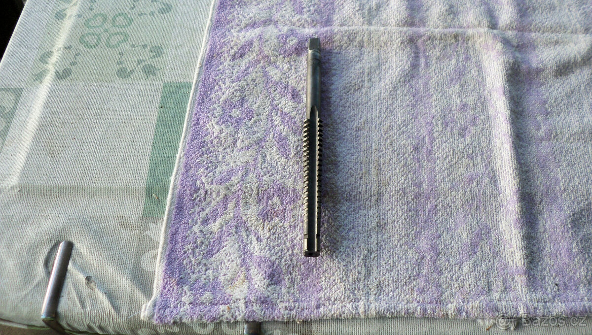 TRAPÉZOVÝ ZÁVITNÍK MATICOVÝ - Tr 16 x 4mm - Nepoužitý