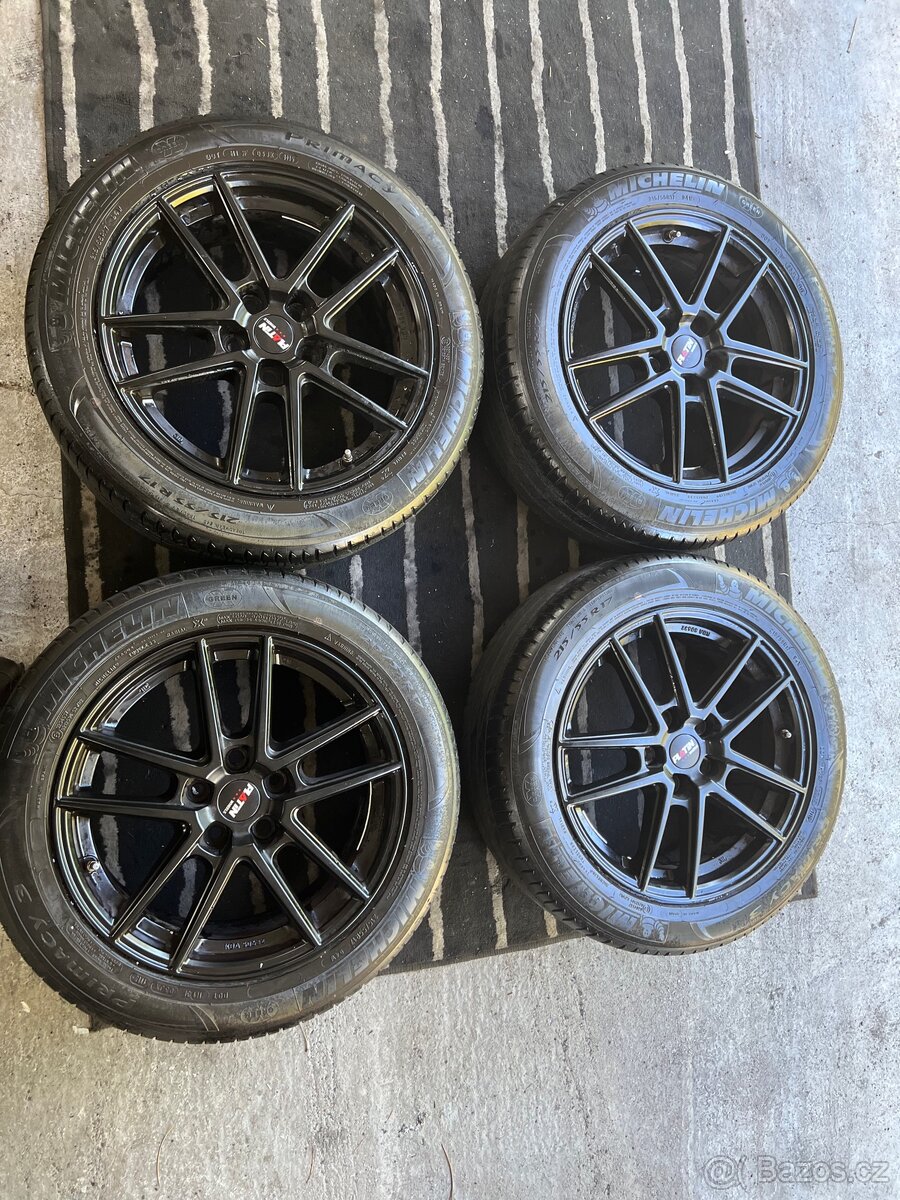 Letni kola VW Škoda 215/55 R17 5x112 ET52