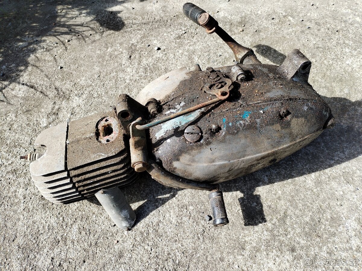 Motor, se štítkem, Jawa Pionýr