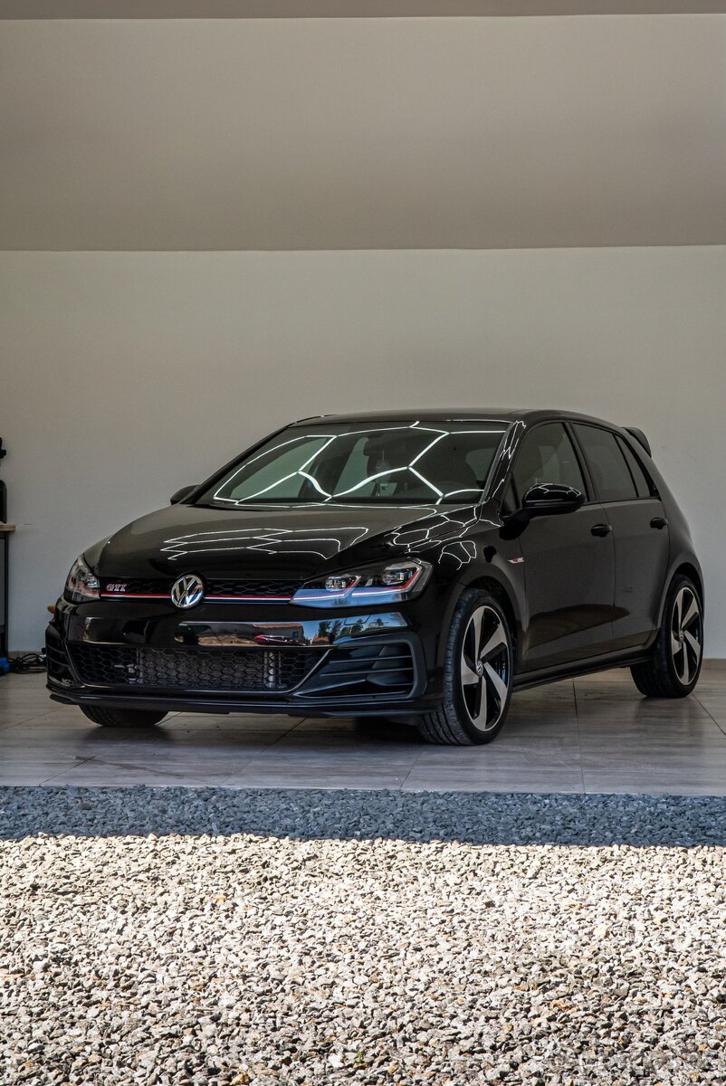 VW Golf 7,5 GTi DSG FullLED Stav nového vozu