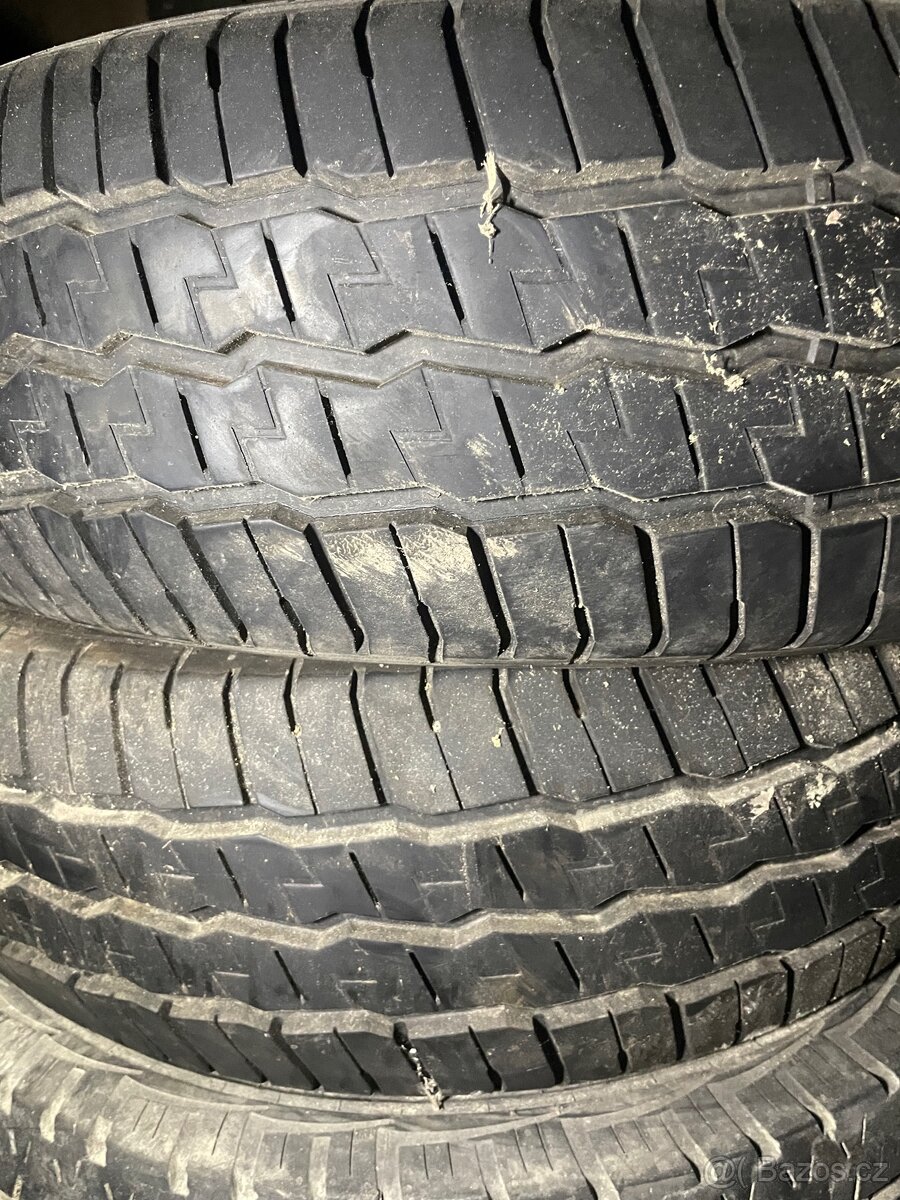 Letni pneu 225/70 r15c