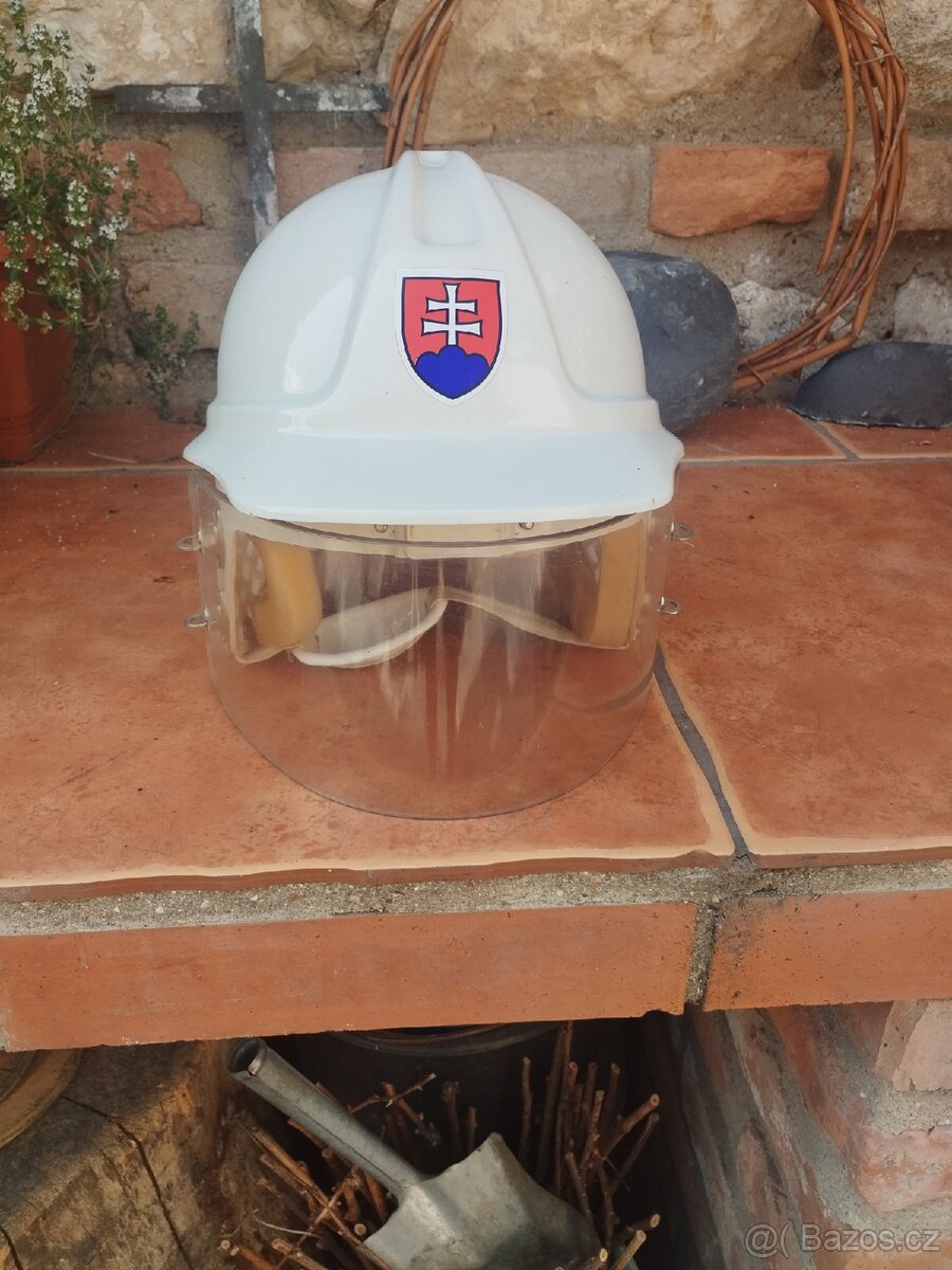 Zásahová policejní přilba