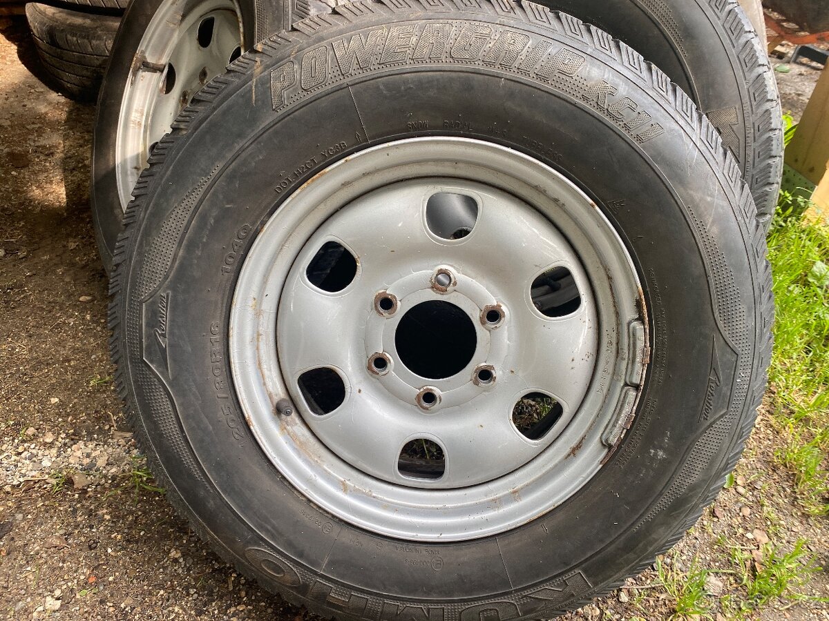 Offroad kola s celoroční pneu 205/80R16 KC M + S