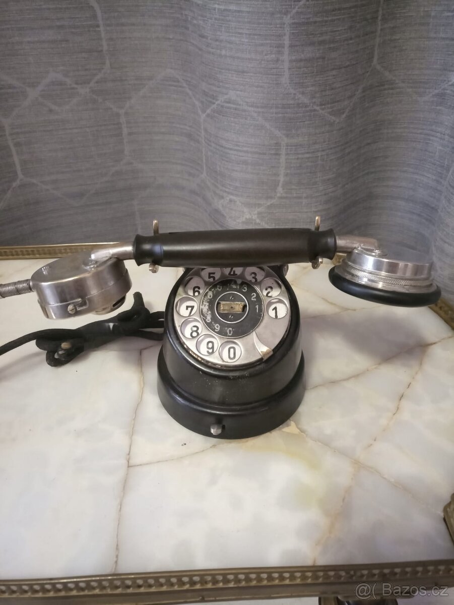 Stolní telefon "KOPÝTKO"