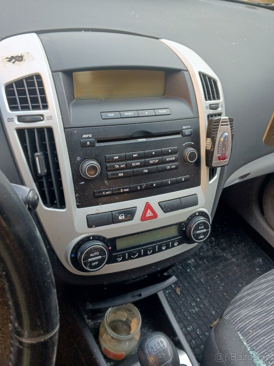 Kia ceed 1,6 benzín+ lpg