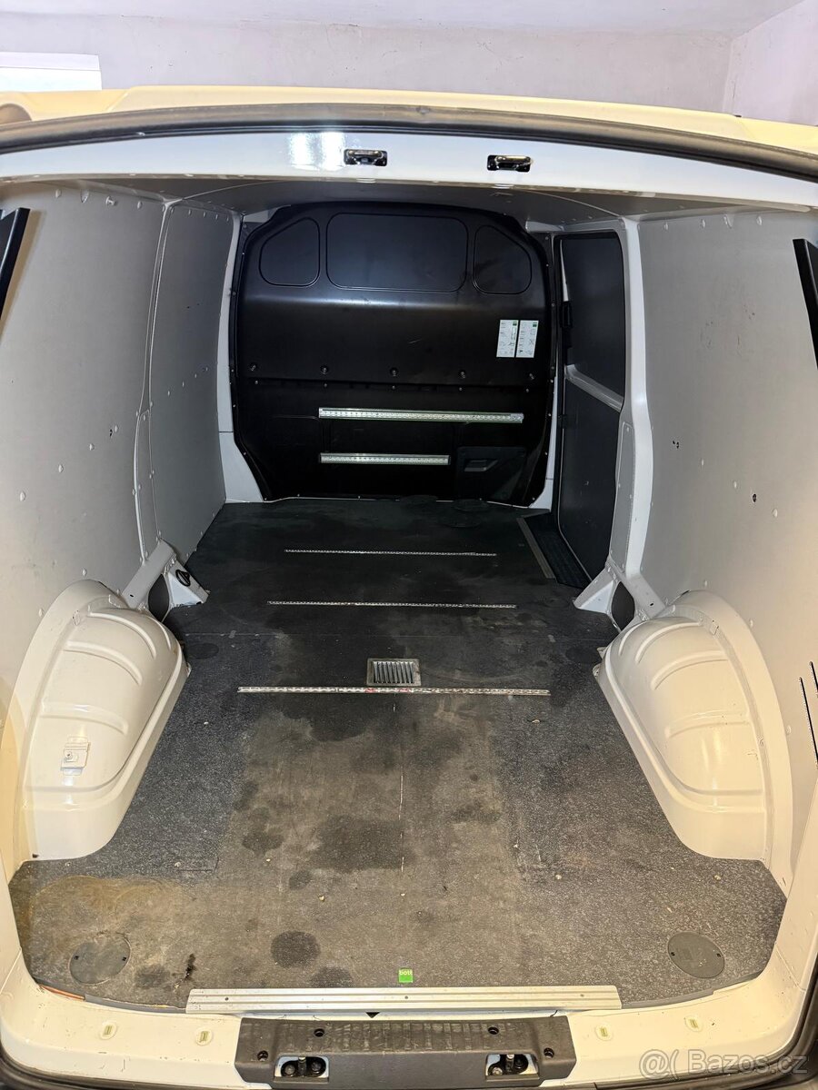 Prodám podlahu pro VW Transporter T5/T6 dlouhá verzi
