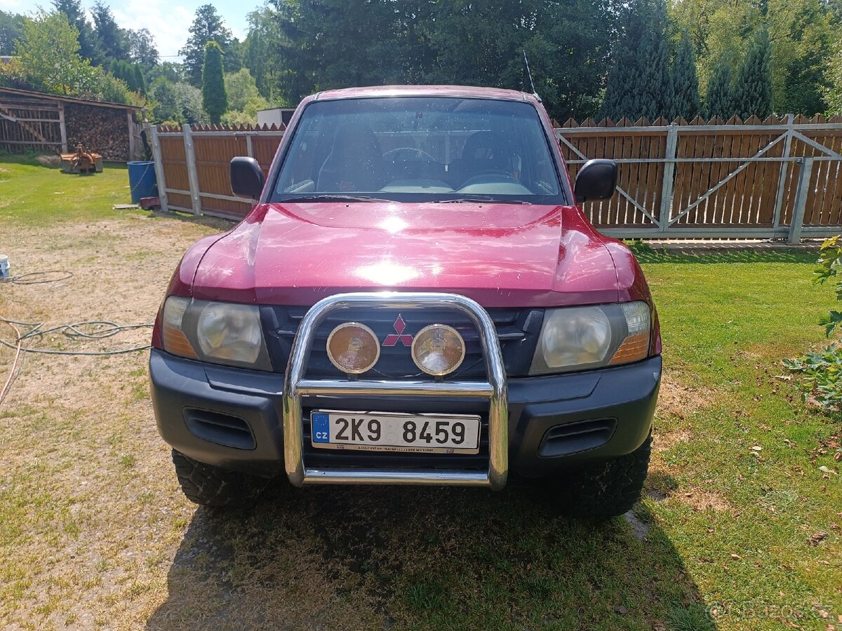 Prodám Mitsubishi Pajero r.v 2000 3dv. 2.5 Tdi