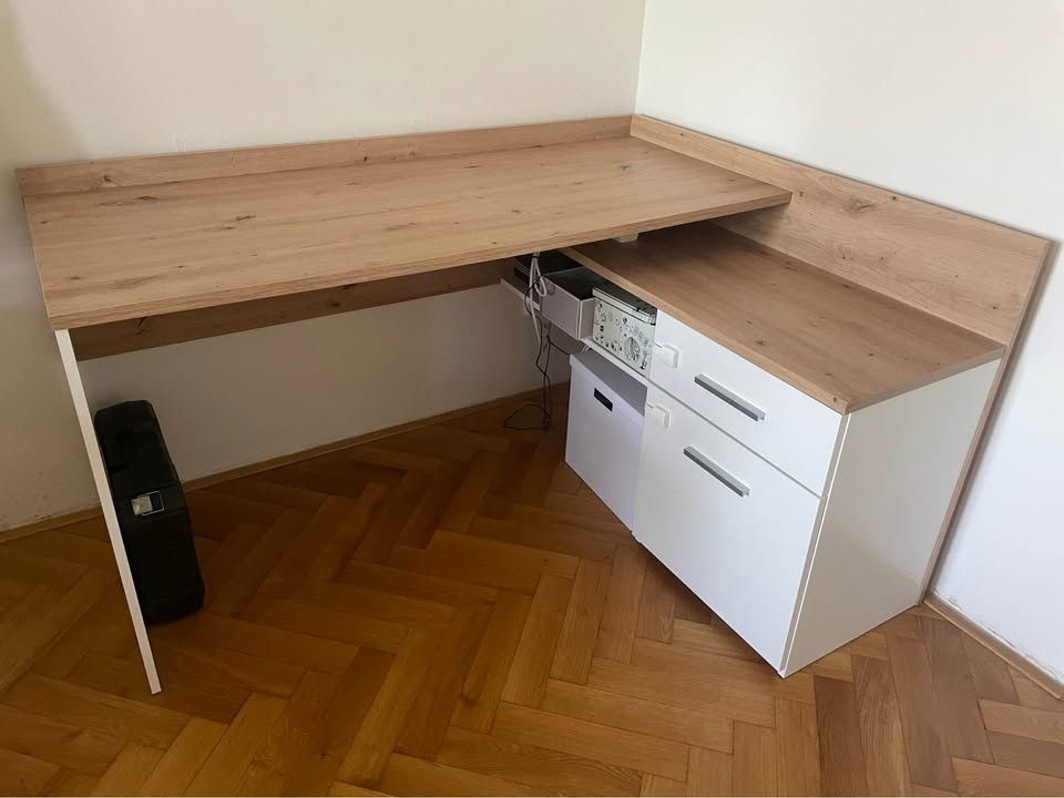 Rohový pracovní stůl dub/bílá