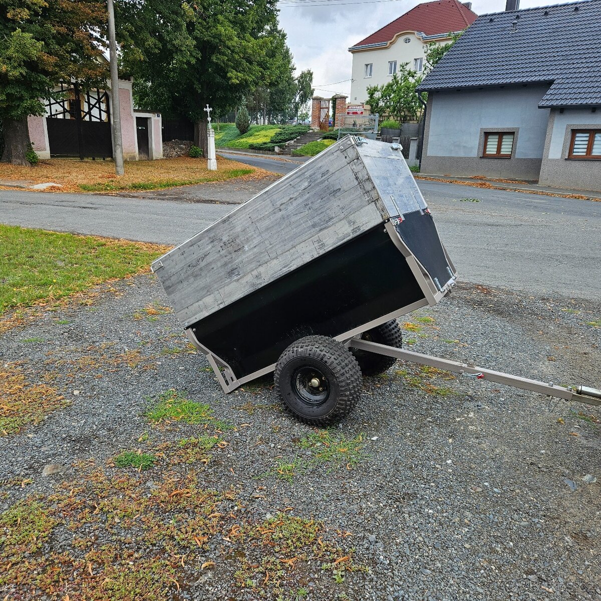 Vlek za čtyřkolku