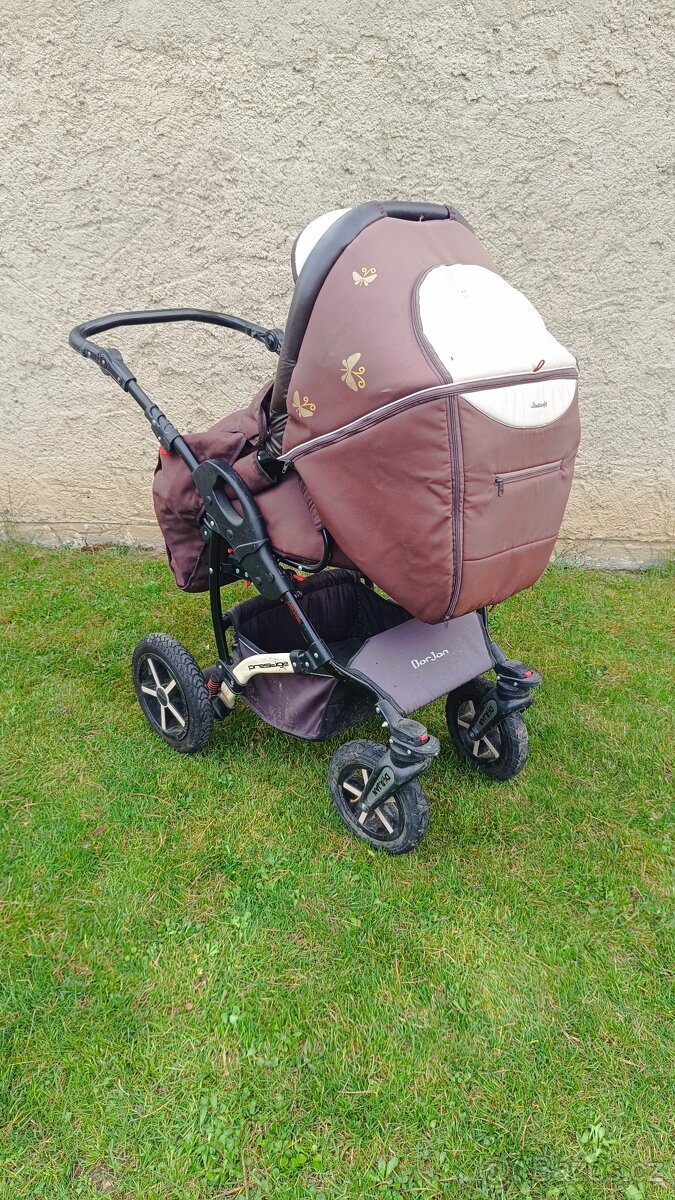 Kočárek Dorjan + Věci pro miminka zdarma