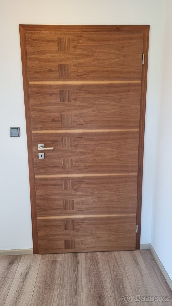 Interiérové dveře SAPELI, pravé, 700/1970 s obložkama