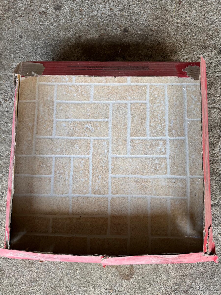 Prodám dlažbu rozměr 34 x 34 cm - 122 m2