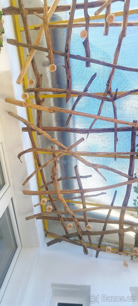 Okrasní strop z naplaveného dreva