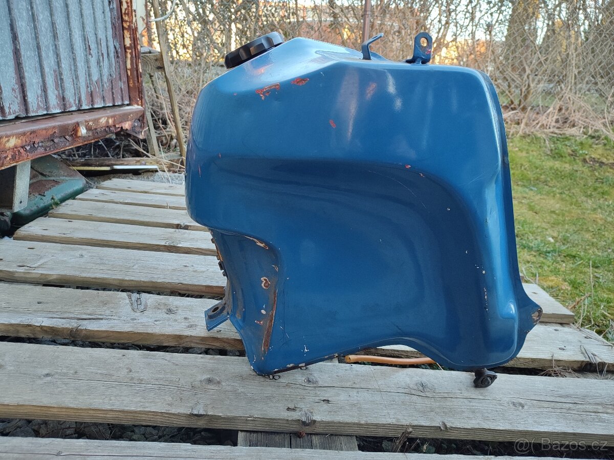 Nádrž sedlo Aprilia Tuareg Dakar stavba