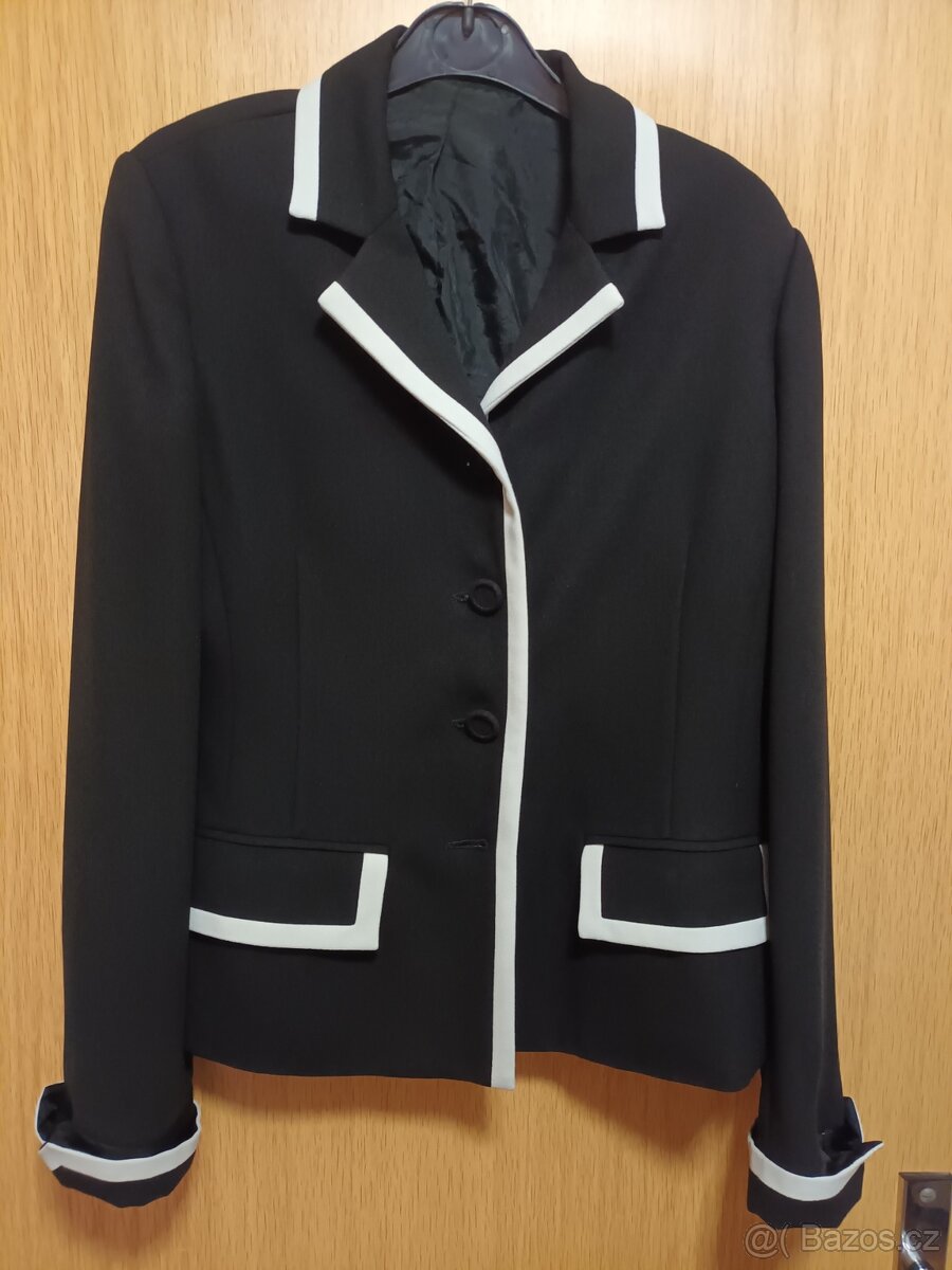 Dámské sako s lemováním