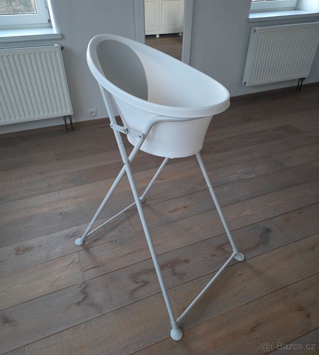 Shnuggle vanička bílá se šedou opěrkou + skládací stojan