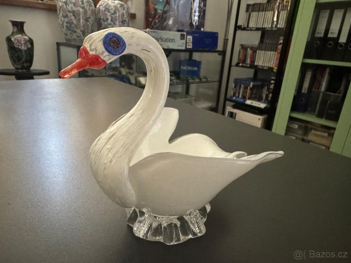 skleněná labuť Československo