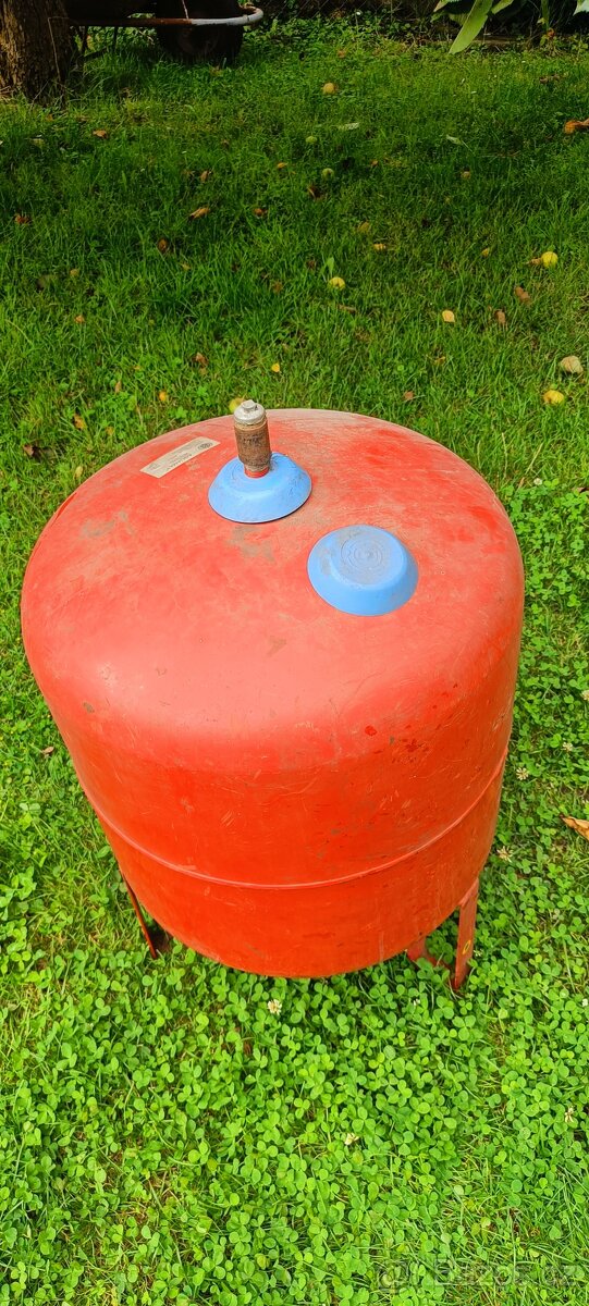 Expanzní nádoba 100l