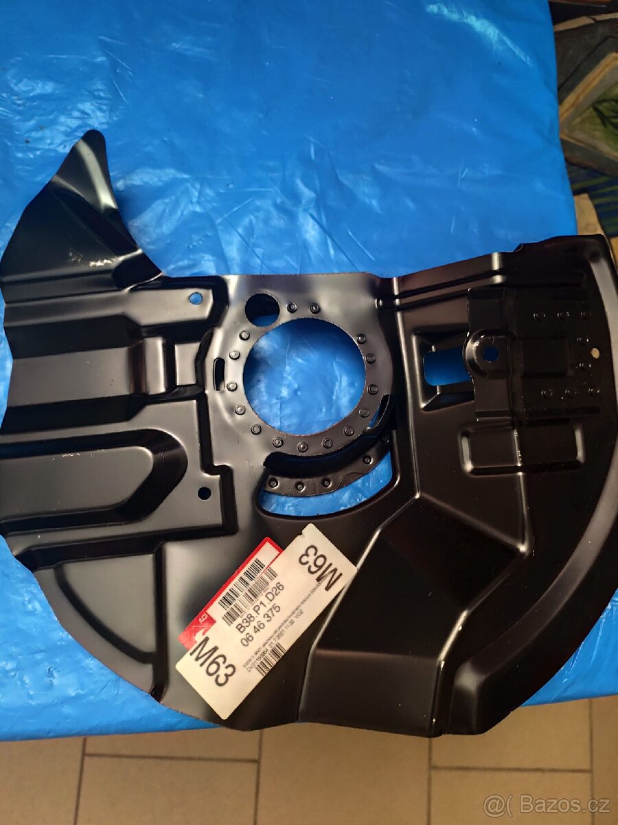 PRACHOVÝ ŠTÍT PŘEDNÍCH BRZDOVÝCH KOTOUČŮ BMW E46