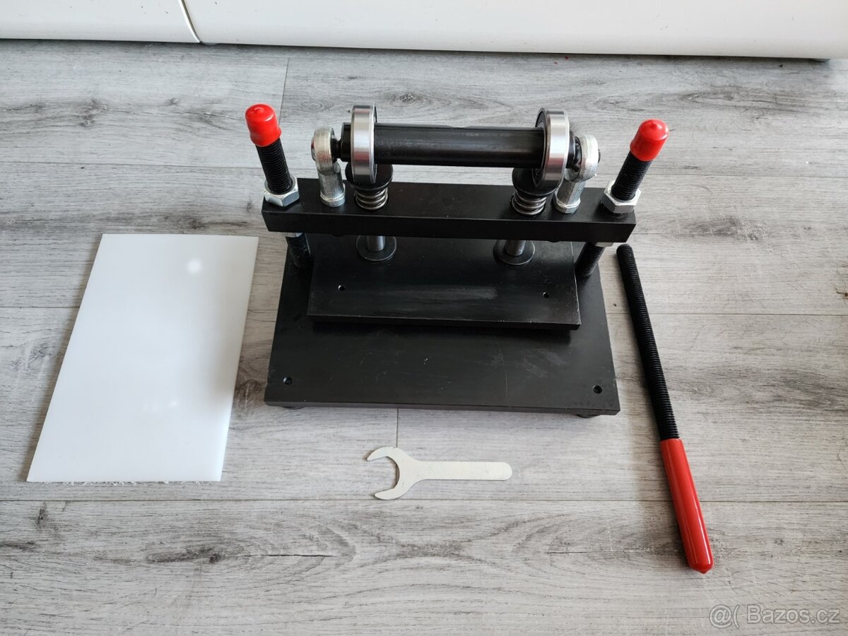 Ruční vysekávací lis