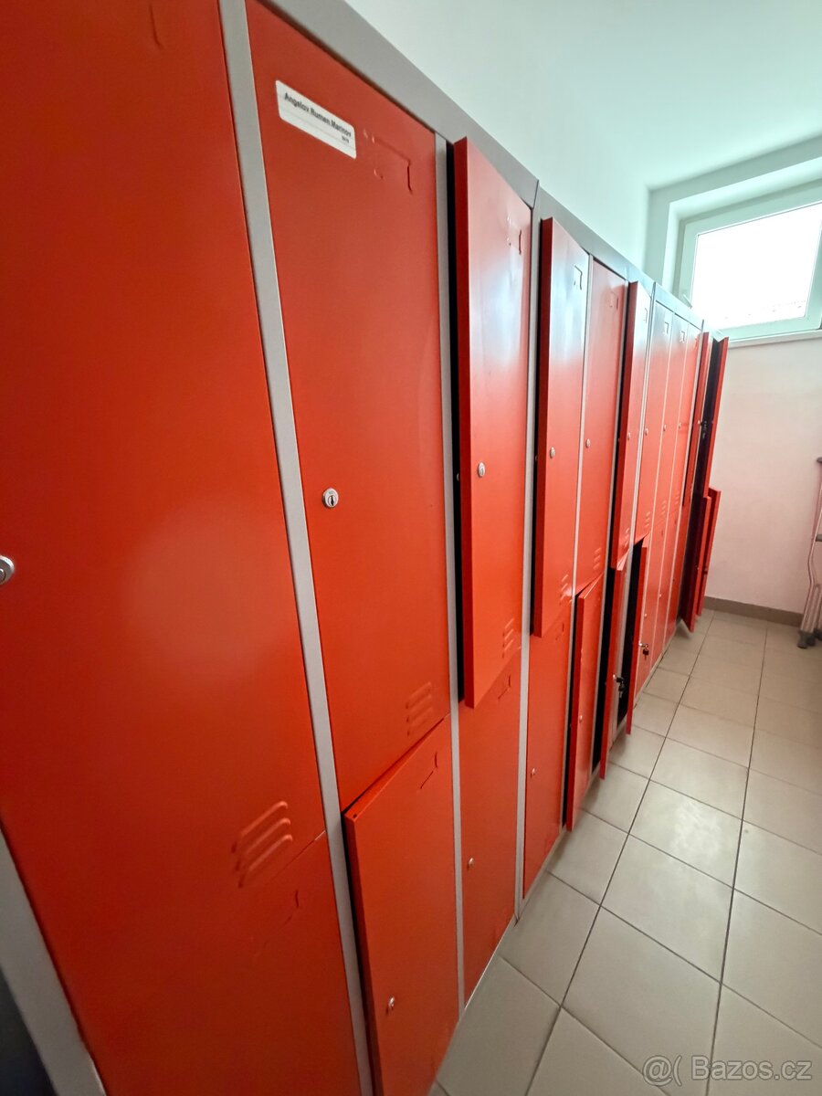 Plechové šatní skříně