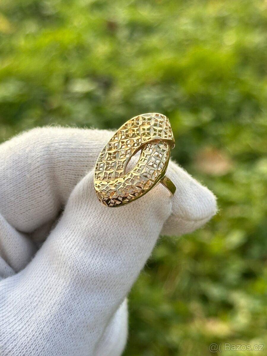 Zlatý prsten 4,06g (1995 kč/g)
