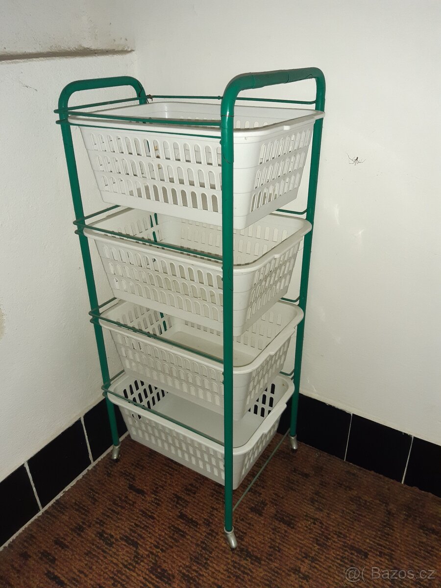 4 košíky na kolečkách