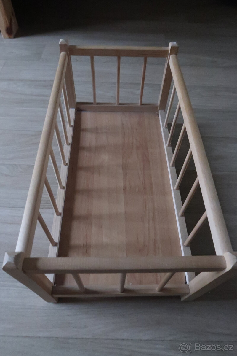 Postýlka pro panenky