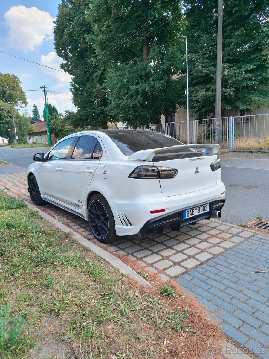 Zadní narazník Varis V2 - Lancer/Evo