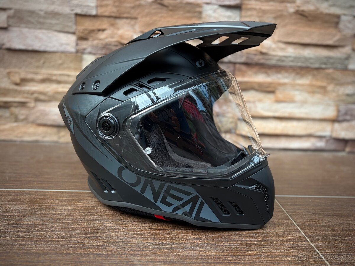 ONEAL SIERRA RS SOLID ENDURO PŘILBA ČERNÁ