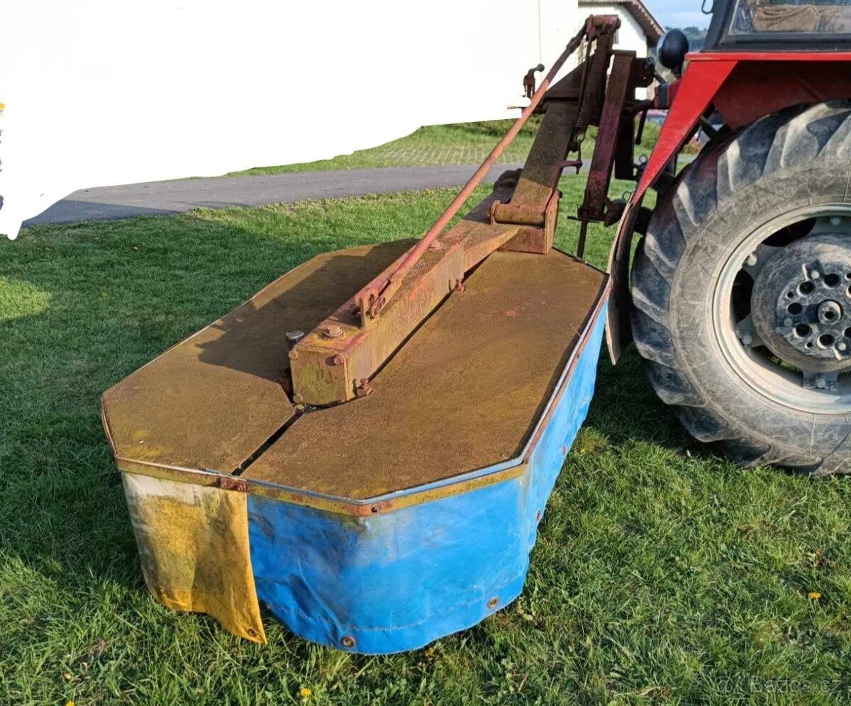 Funkční dvoububnová rotační sekačka za traktor