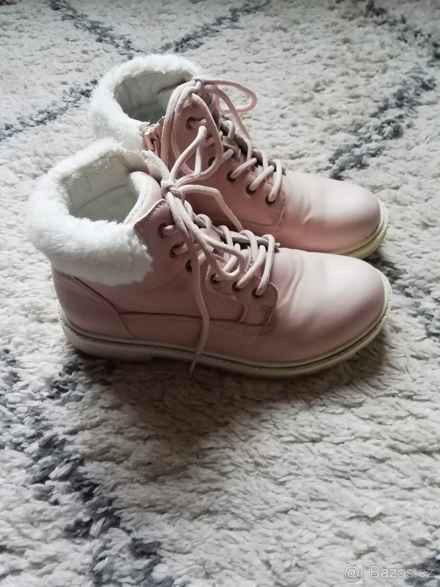 Dívčí zimní boty Reserved 35