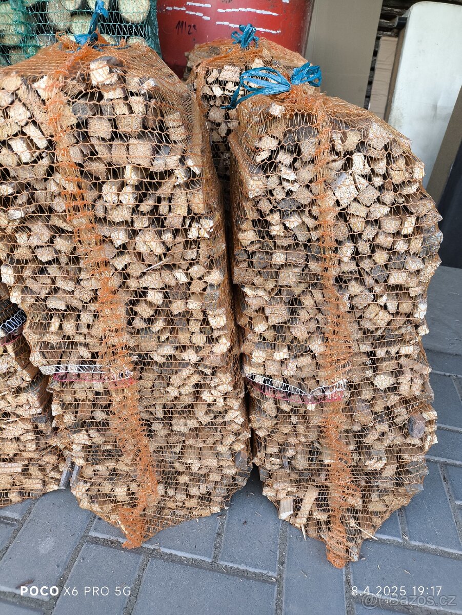 Třísky na podpal 12 kg.