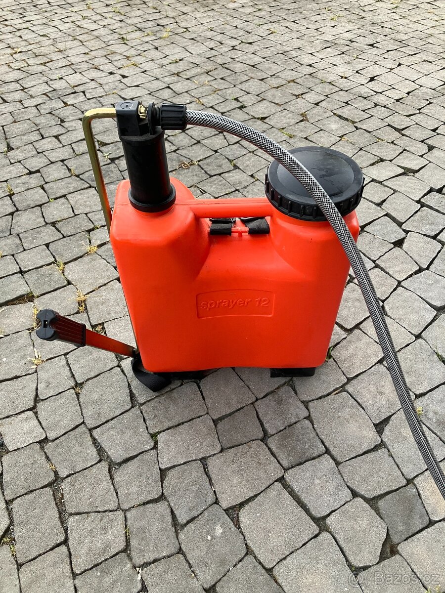 Zahradní postřikovač 12l, velmi dobrý stav