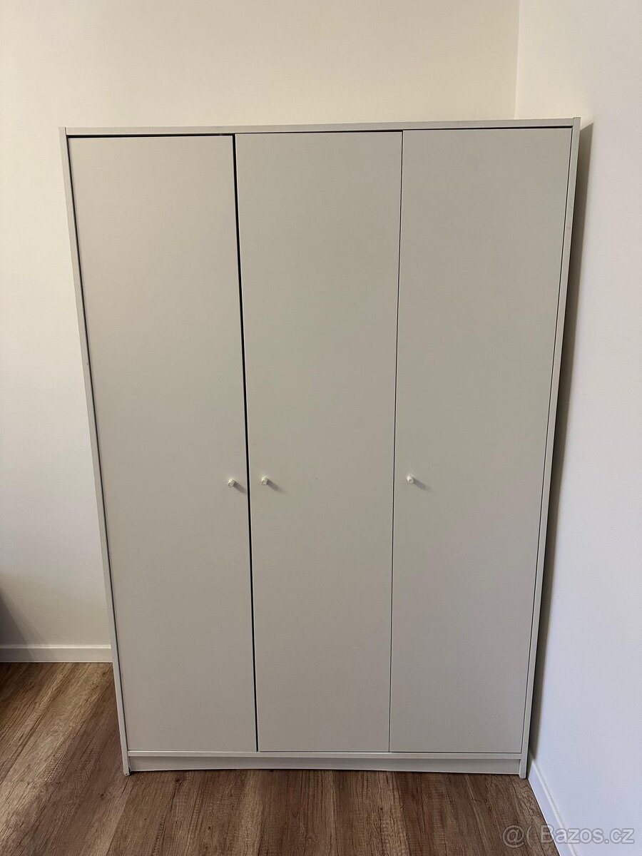 IKEA KLEPPSTAD Šatní skříň se 3 dveřmi