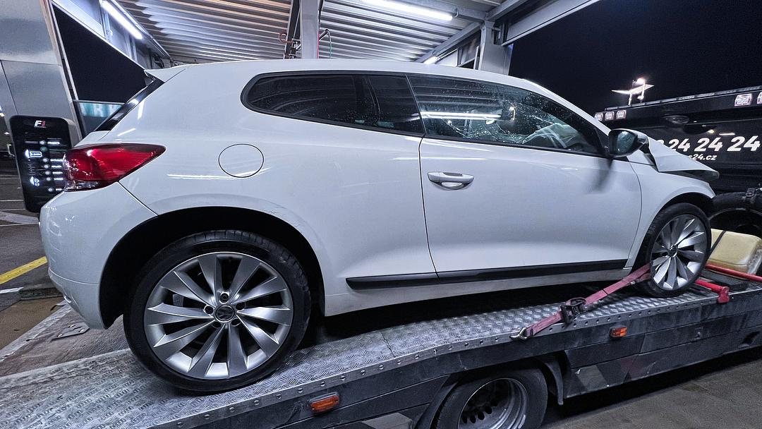 Vůz na náhradní díly VW Scirocco 3 r.v. 2010 CAXA LHY LB9A