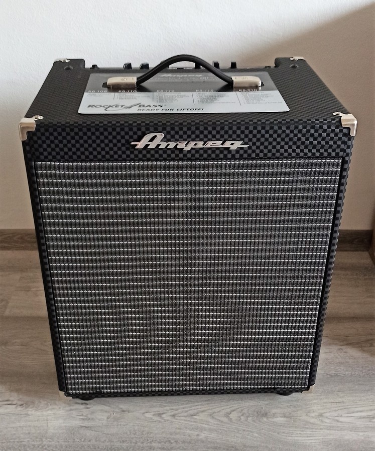 Basové kombo AMPEG Rocket Bass RB112