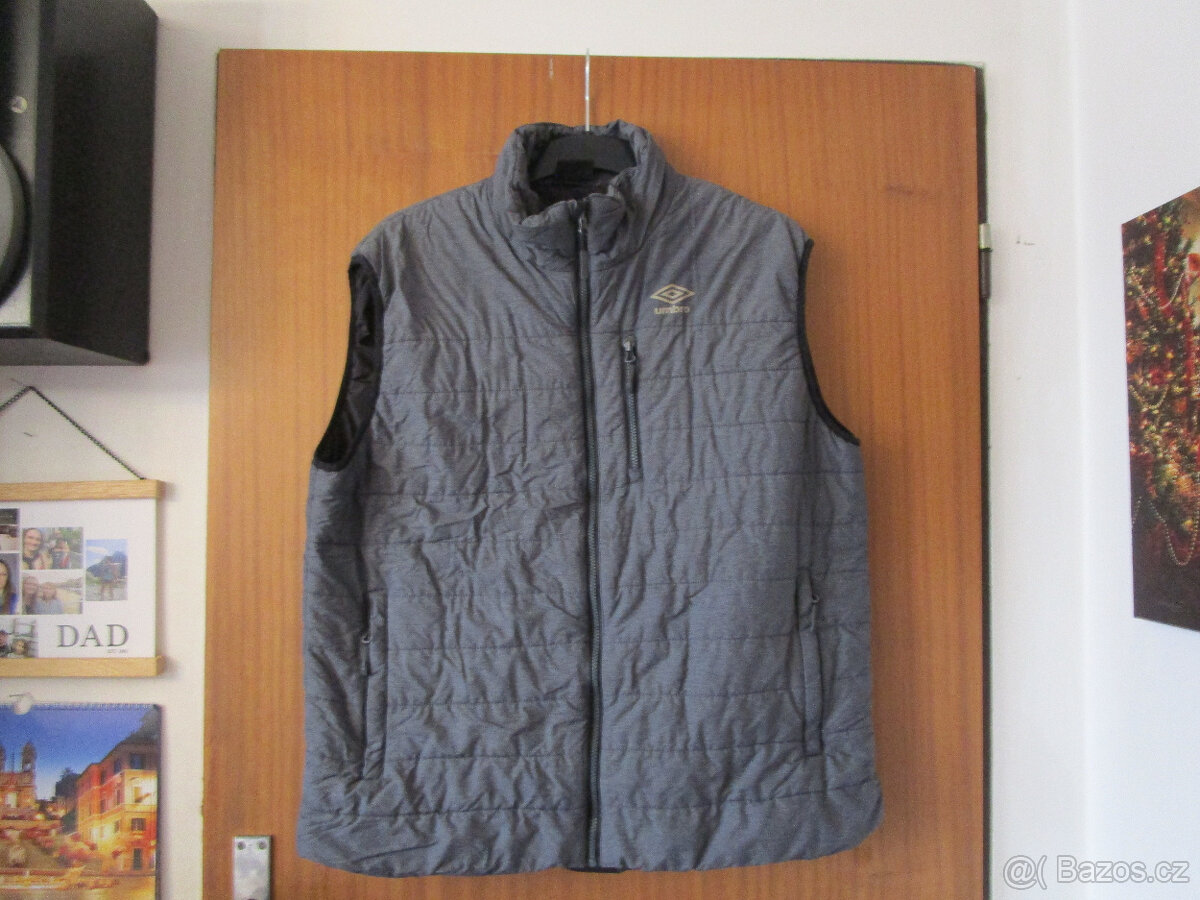 Téměř nová, velmi pěkná, lehká pánská vesta zn. Umbro, XXL