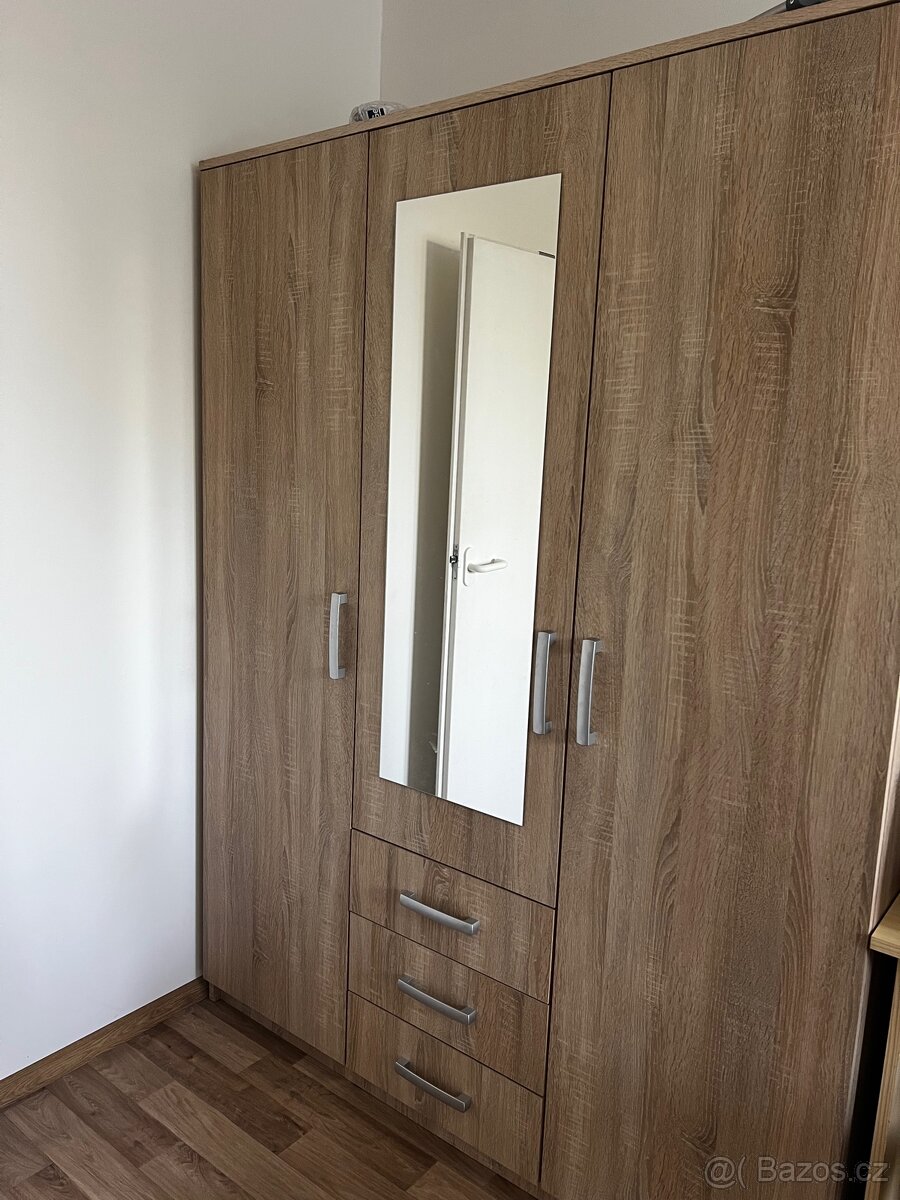Šatní skříň