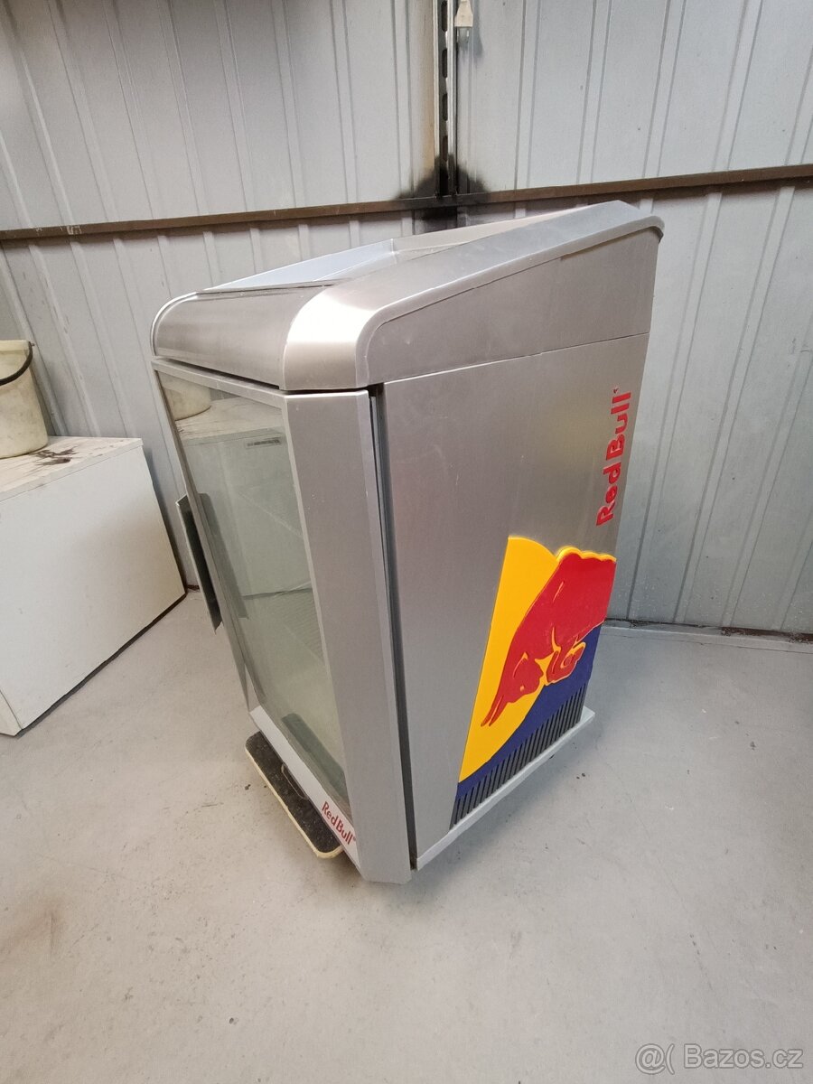 Prosklená lednice Red Bull