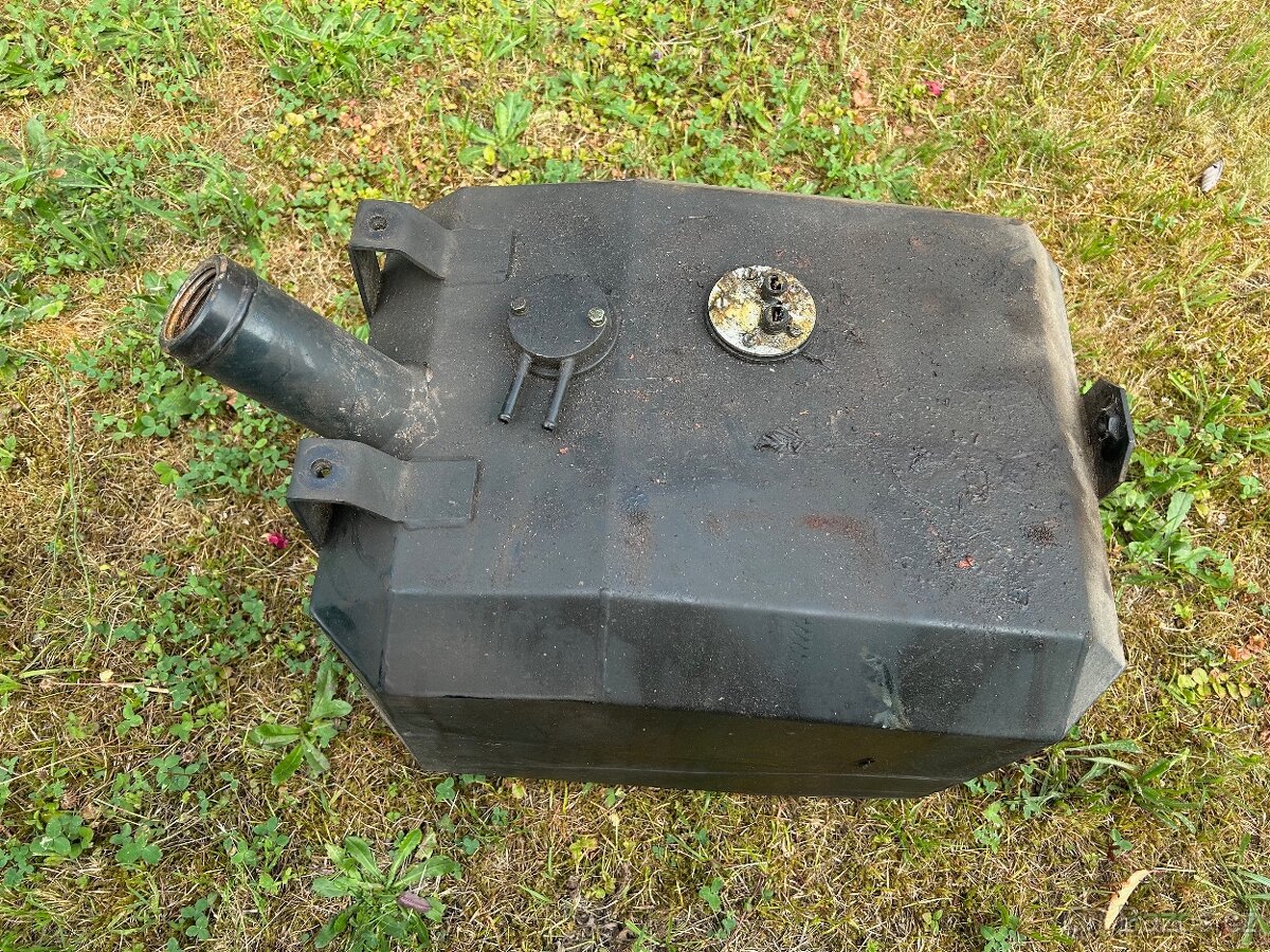 Nádrž Zetor 72