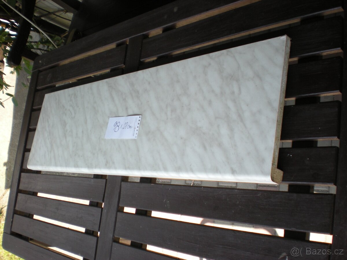 Okenní parapet délka 98 cm
