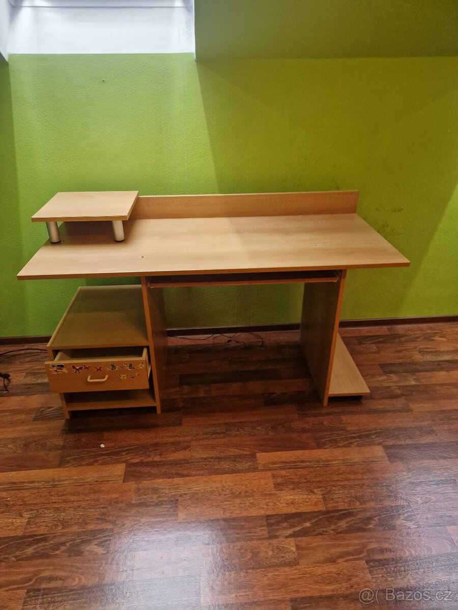 PC studentský stůl