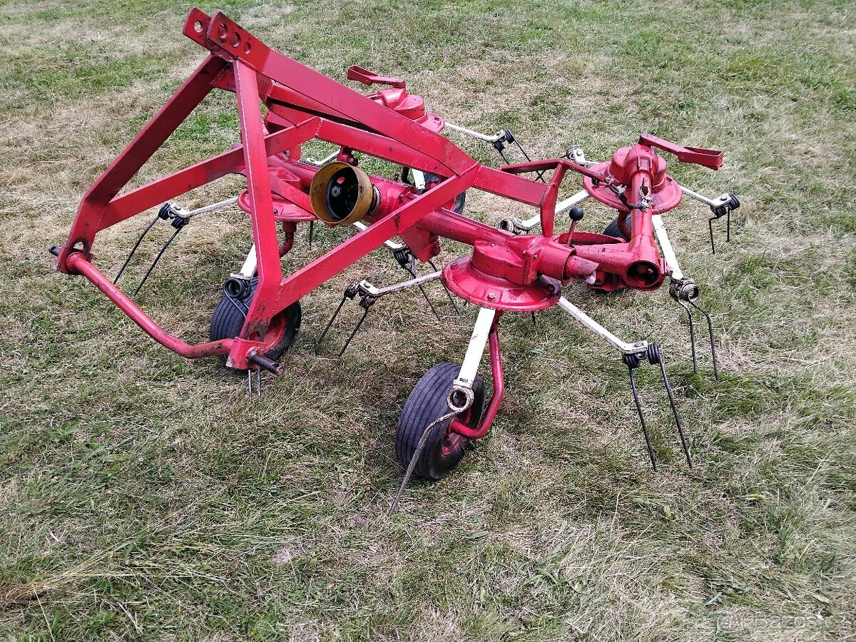 Prodám Nesený 4 rotorový obraceč Deutz-Fahr