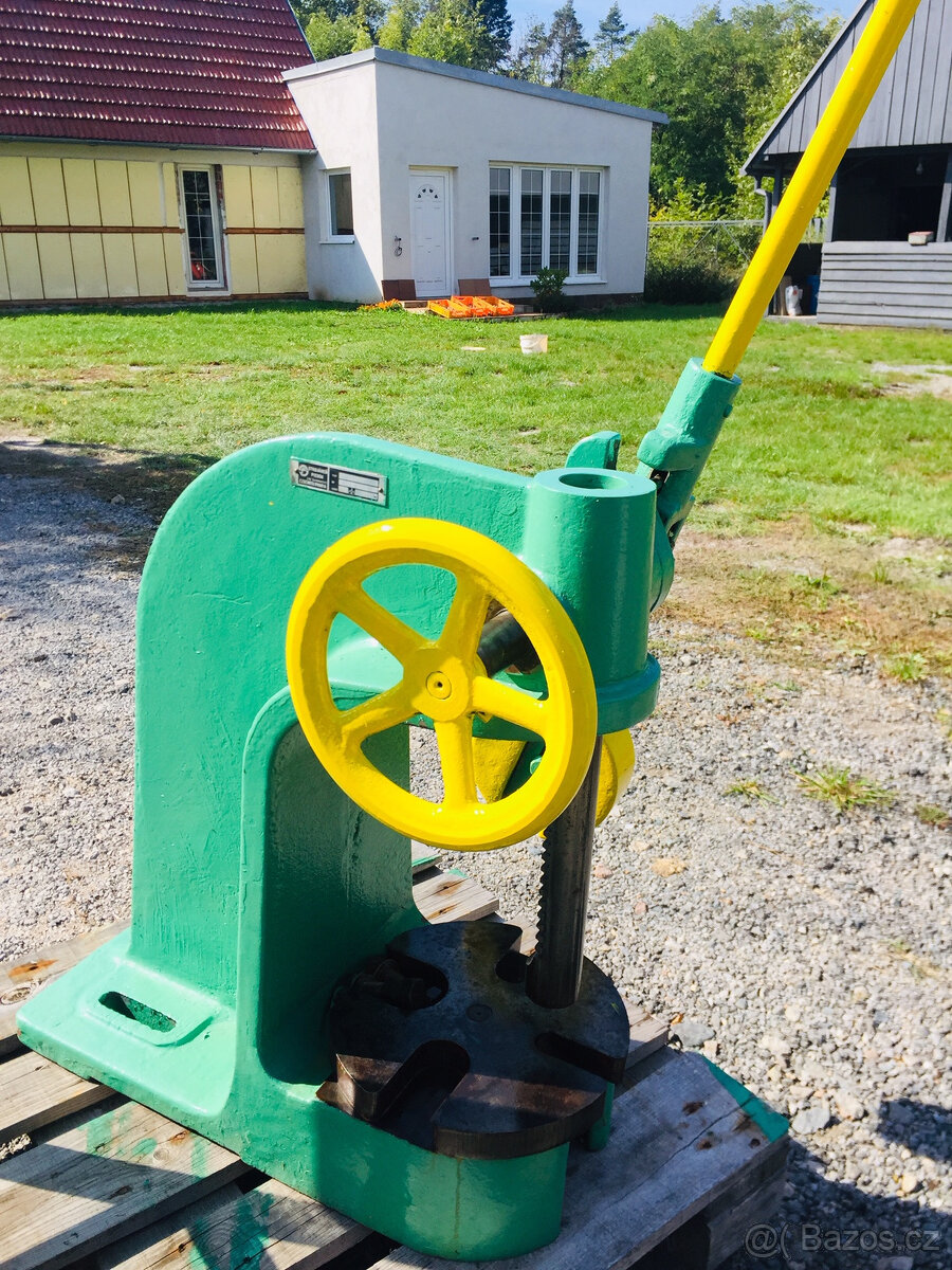 Ruční hřebenový lis LRH 2 s podstavcem