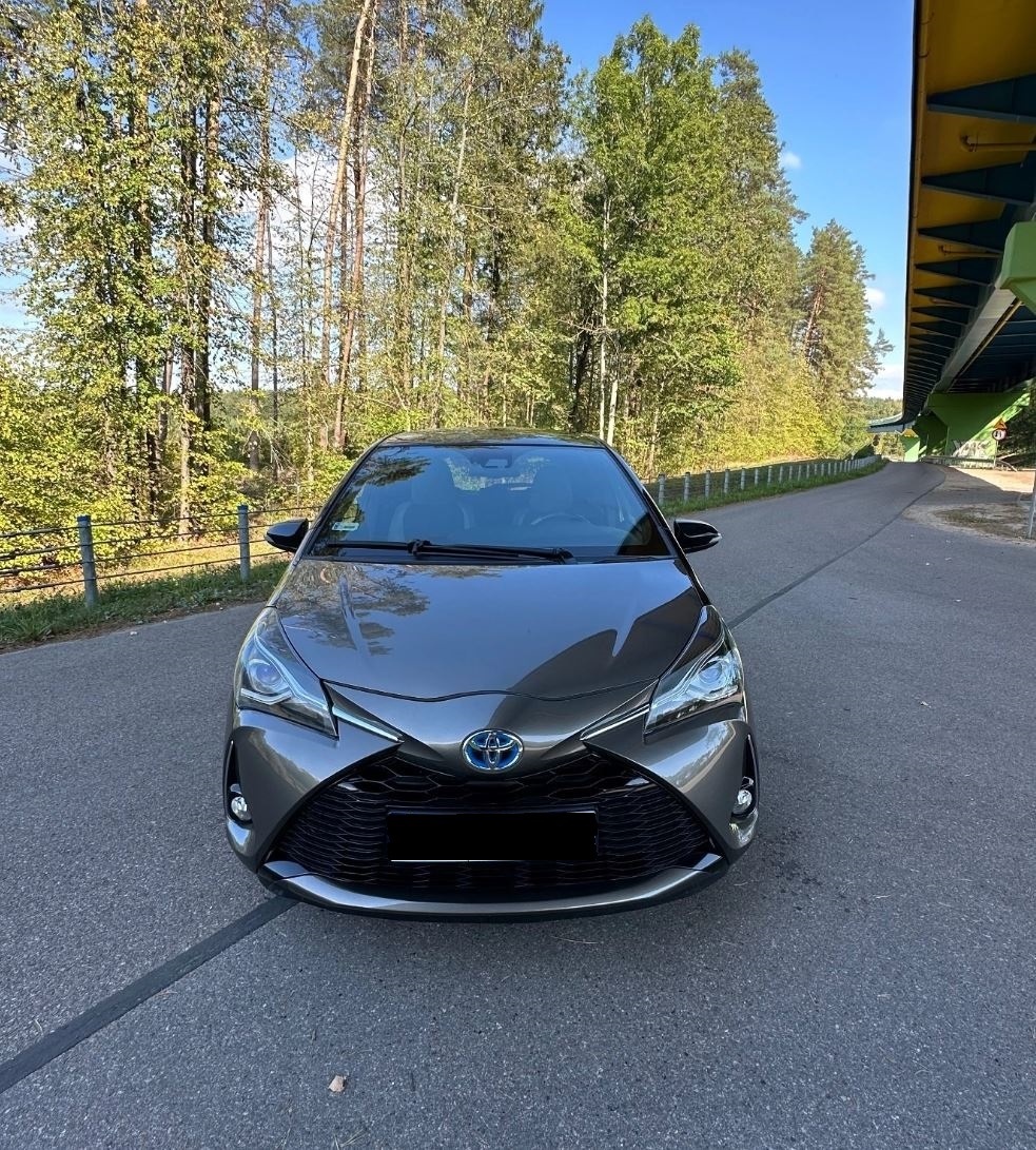Toyota Yaris Hybrid 100 Selection Platinum