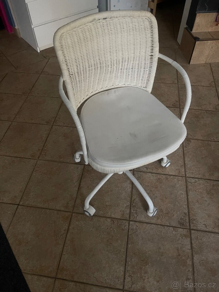 Otocná židle na kolečkách Ikea
