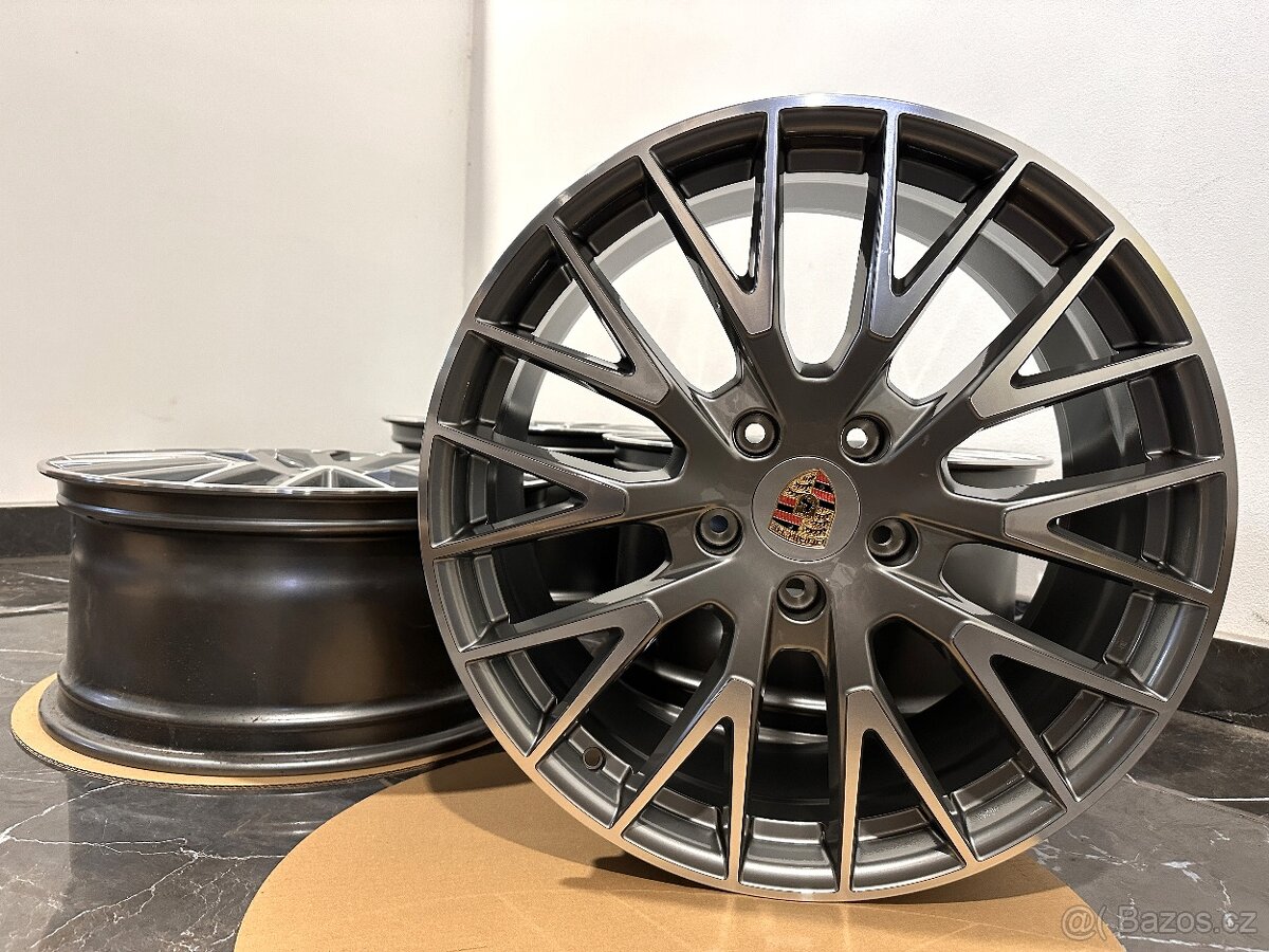 976044660N original porsche Panamera 976 r21